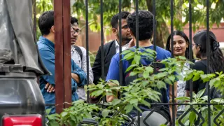 CJP प्रदर्शन पर सुप्रीम कोर्ट सख्त: मेट्रो स्टेशन बंद करने और हिरासत पर केंद्र को नोटिस, इंटरनेट बहाल रखने के निर्देश; शांति भंग न करने की शर्त पर दीपके, सौरव और आशुतोष रिहा
