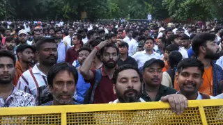 दिल्ली के जंतर-मंतर पर ‘आरक्षण हटाओ’ प्रदर्शन: RAF ने संभाला मोर्चा, कई प्रदर्शनकारी हिरासत में; माहौल गरमाया