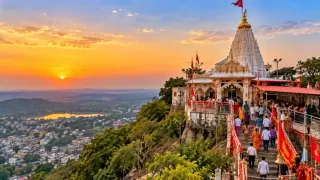 मैहर वाली मां शारदा का धाम: जहां आल्हा-ऊदल की वीरगाथा और देवी की आस्था जुड़ी है, जानिए मंदिर का इतिहास