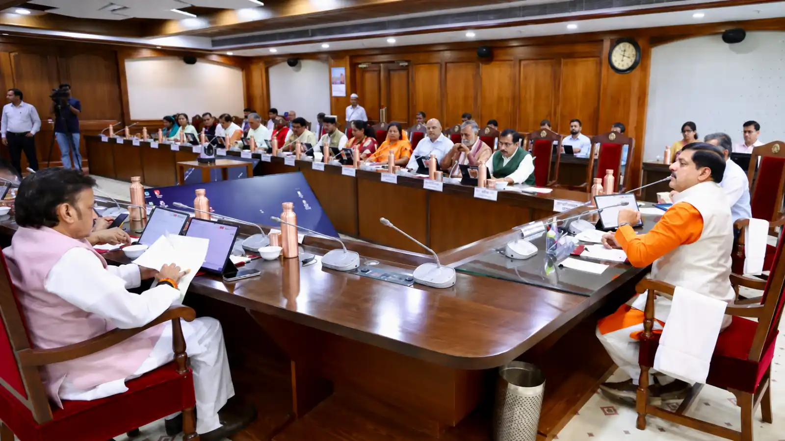 MP की मोहन कैबिनेट के बड़े फैसले: लाड़ली बहना और लाड़ली लक्ष्मी योजना अगले 5 साल रहेंगी जारी, ₹1.30 लाख करोड़ से ज्यादा का बजट मंजूर