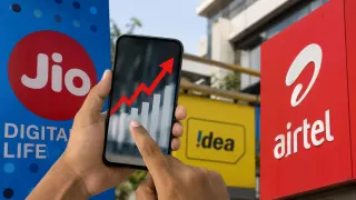 कंपनियों ने चुपचाप 16% तक बढ़ाएं मोबाइल रिचार्ज के दाम: एयरटेल ने बंद किए 5 सस्ते प्लान, जियो लाई प्राइम मेंबरशिप; जानें क्यों बढ़ रहे हैं दाम