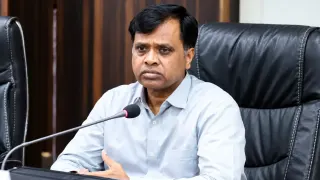 रीवा में 15 पटवारी निलंबित: शासकीय काम में लापरवाही पर नाराज हुए कलेक्टर, SDM ने सस्पेंशन लेटर थमाया