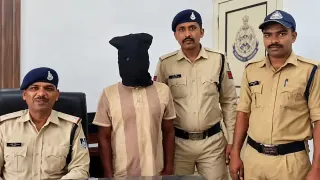 रीवा GRP ने दुष्कर्म के मामले में आरोपी को छतरपुर से पकड़ा: बस स्टैंड के पास मिला, पुलिस टीम रीवा लेकर पहुंची