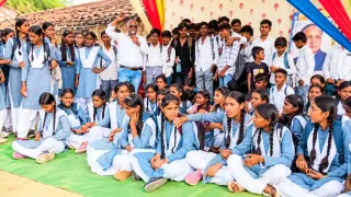 रीवा में रास्ते की मांग पर धरने पर Gen-Alpha: हाई सेकेंडरी स्कूल तक पहुंचने का मार्ग नहीं, समर्थन में आए कई संगठन