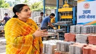रीवा की सीमा द्विवेदी की सफलता की कहानी: उद्यम क्रांति योजना से शुरू की पेवर ब्लॉक यूनिट, कारोबार से बदली जिंदगी