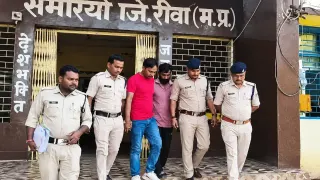 रीवा में नशे पर प्रहार: नशीली टैबलेट और कफ सिरप की बिक्री में दो आरोपी गिरफ्तार, 1.03 लाख का सामान जब्त