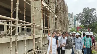 रीवा SGMH में 750 बेड मैटरनिटी और 300 बेड कैंसर अस्पताल का निरीक्षण: डिप्टी सीएम राजेंद्र शुक्ल ने गुणवत्ता परखी, समयसीमा पर कार्य पूरा करने के निर्देश दिए