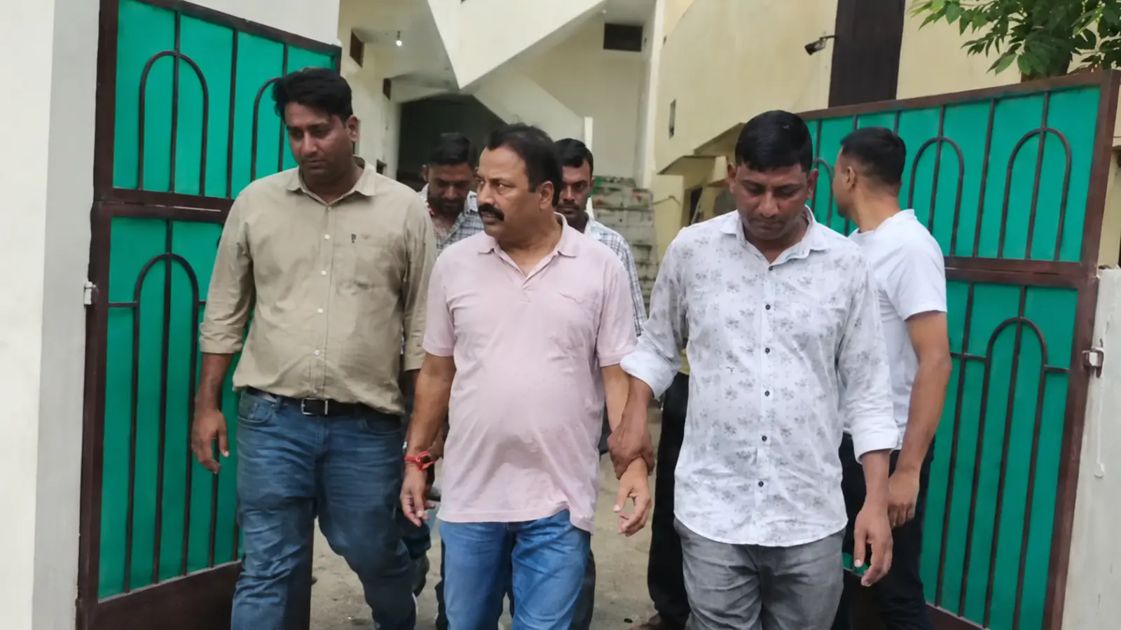 सतना जिला सहकारी बैंक का CEO 96 हजार रुपये रिश्वत लेते रंगे हाथों गिरफ्तार: रीवा लोकायुक्त की बड़ी कार्रवाई, किराए के मकान से दबोचा